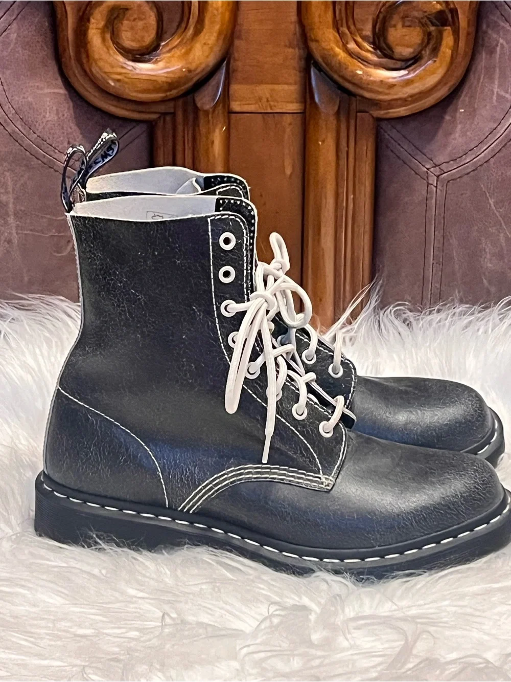Dr. Martens like new  Black Pascal Lace-Up Boots man or women  M size 9 w 10